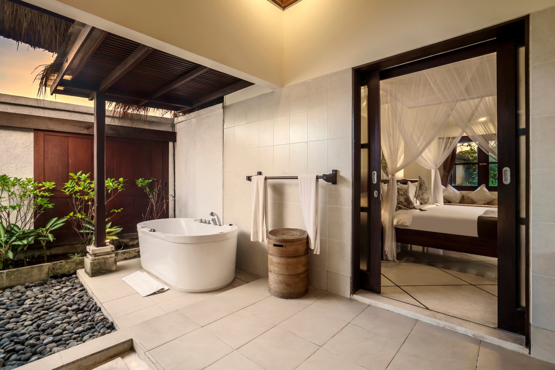 Villa Gading - Stunning 4BD Villa near Seminyak Beach, 4-bed villa for rent in Seminyak – photo 5 of 15