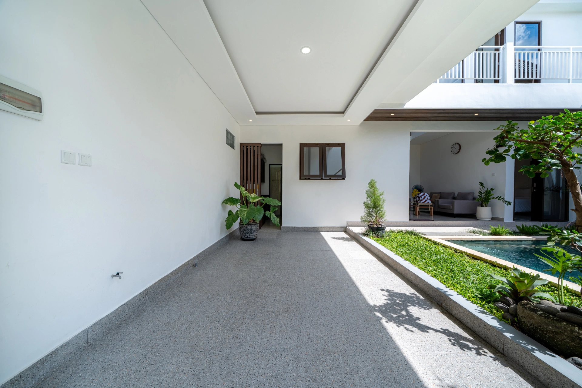 Addhika - Rooftop Terrace Villa with Pool, Berawa, 3-bed villa for rent in Pererenan – photo 10 of 15
