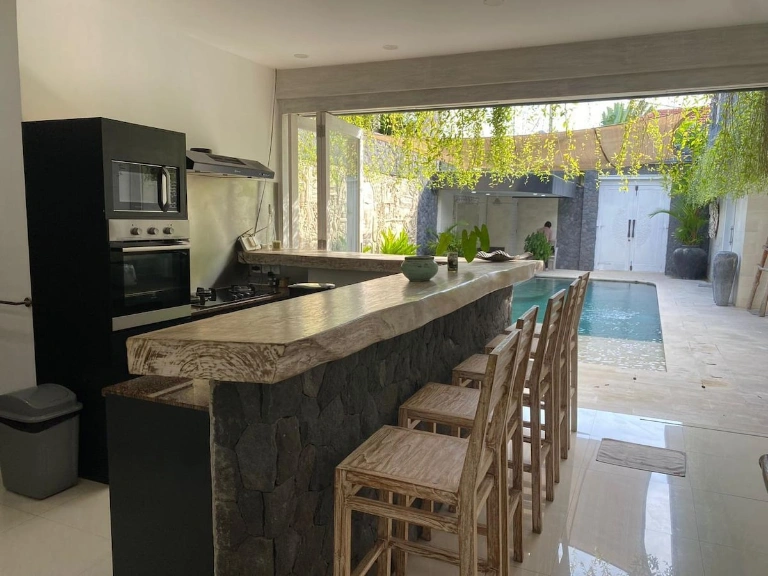 Luxury 3 BR Elegant intertior perfect for group in Umalas, 3-bed villa for rent in Canggu – photo 3 of 15