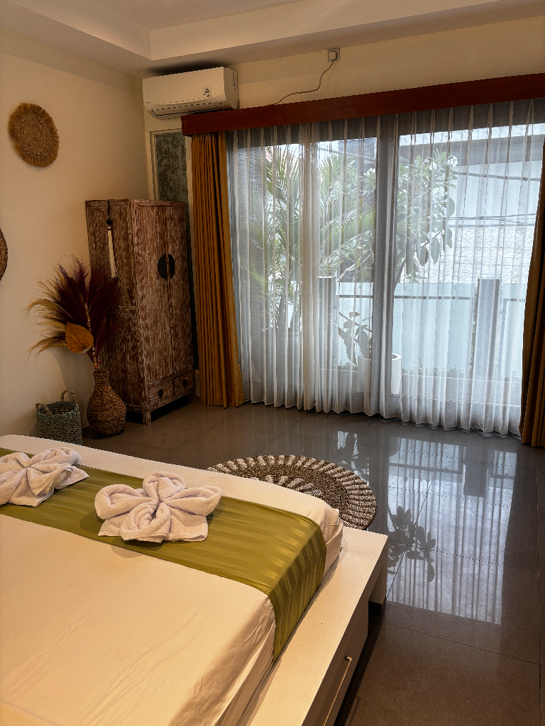Berawa-4BR Villa with Amazing Rooftop, 4-bed villa for rent in Canggu – photo 14 of 15