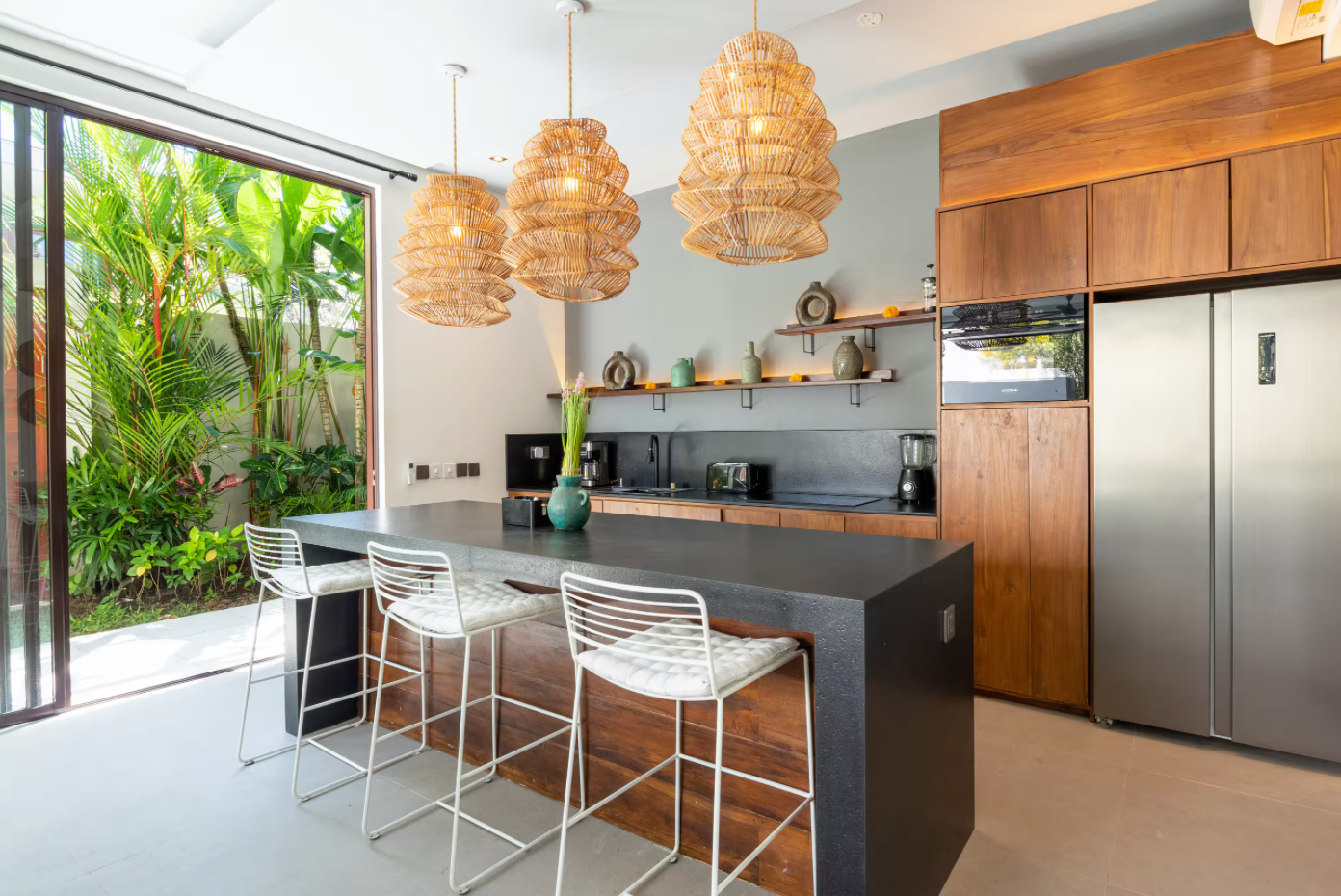 Luxury Tropical Escape 4BR Villa in Umalas w Pool, 4-bed villa for rent in North Bali – photo 3 of 10