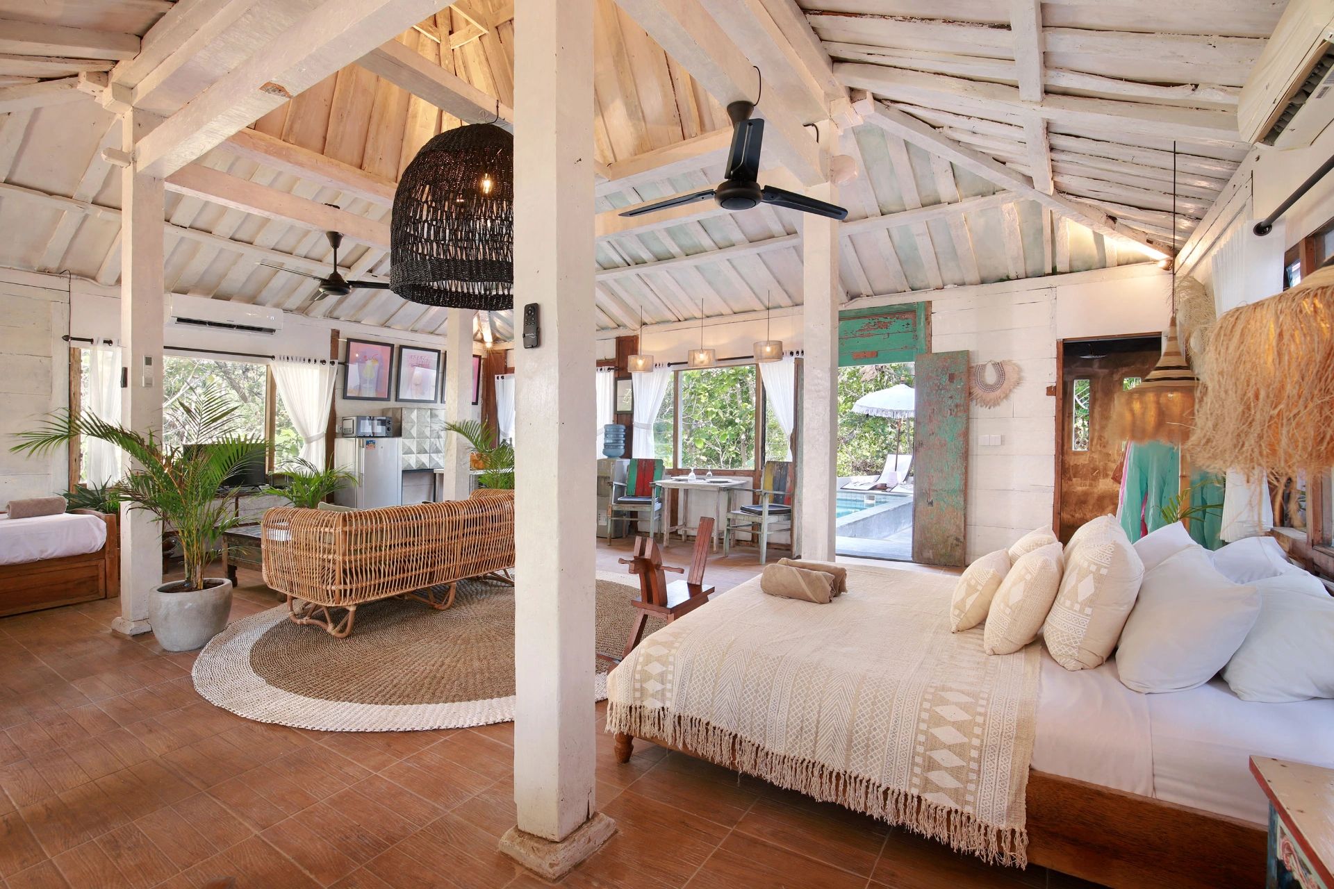Traditional 1930's Joglo Beach House on a good size land in Uluwatu beaches area, 1-bed villa for rent in Uluwatu – photo 11 of 15
