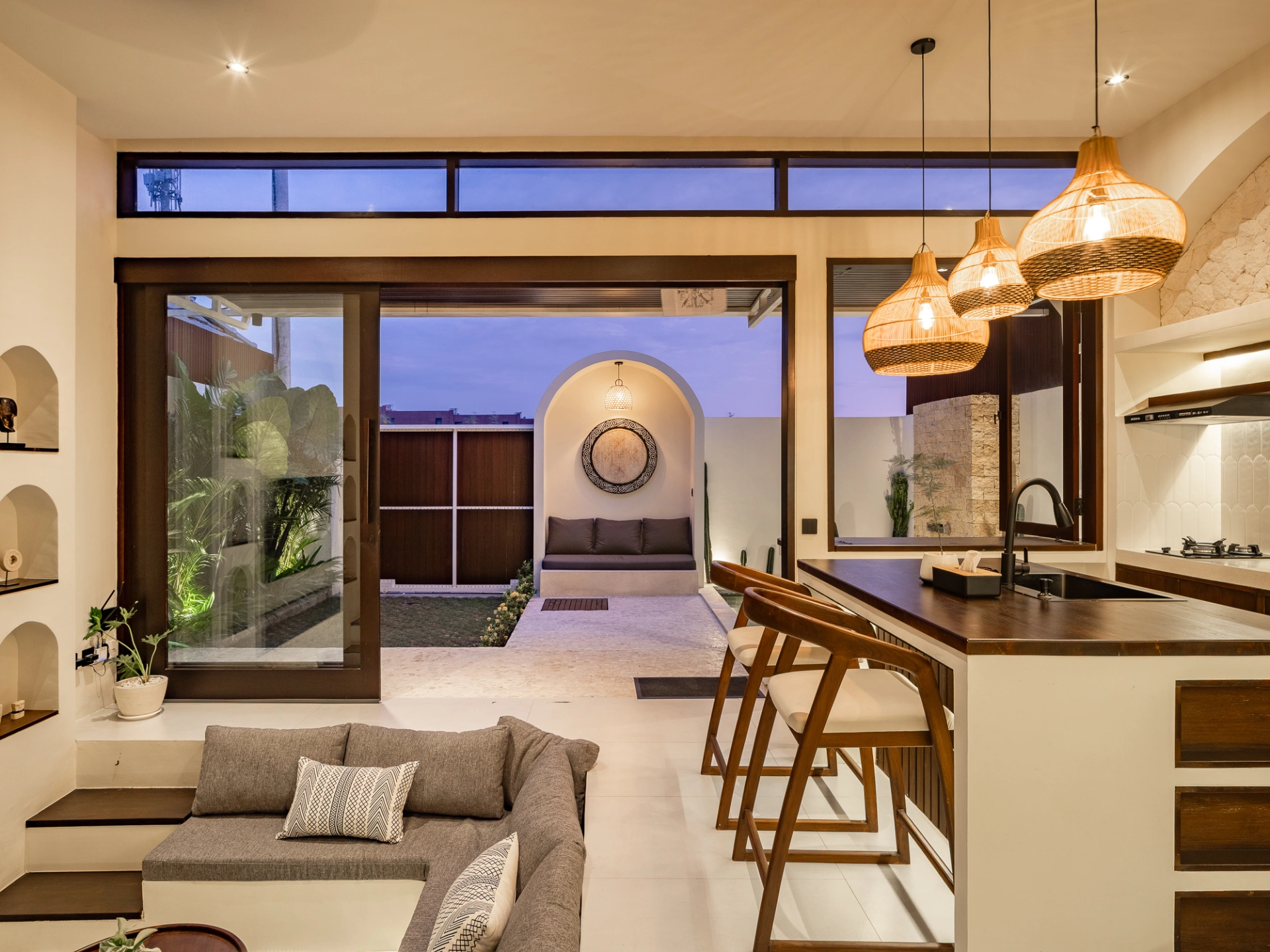 Casa Mi - Modern 1-Bedroom Villa with Working space Walking Distance to Beach, 1-bed villa for rent in Seseh – photo 9 of 15
