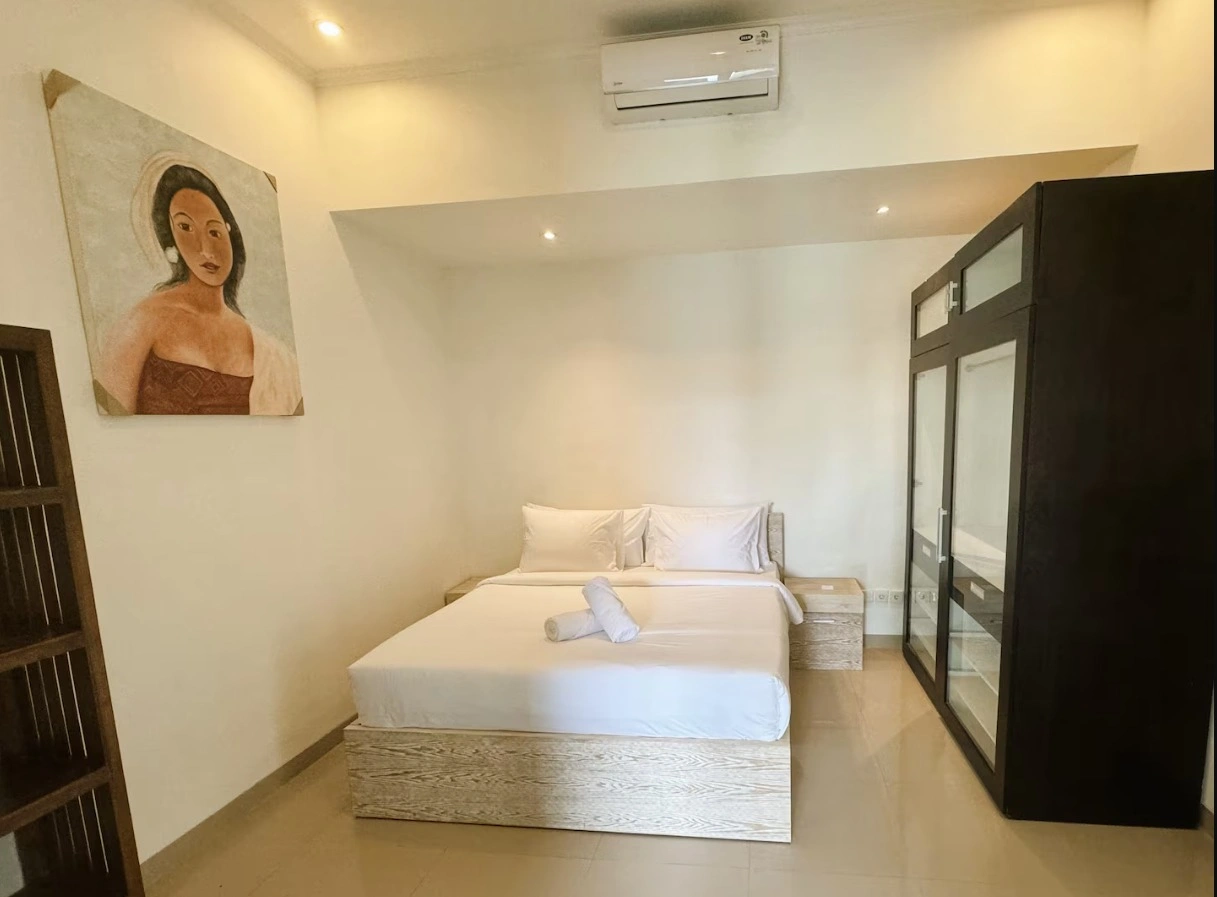 4BR Villa for Rent at Batubolong, Canggu, 4-bed villa for rent in Canggu – photo 4 of 12