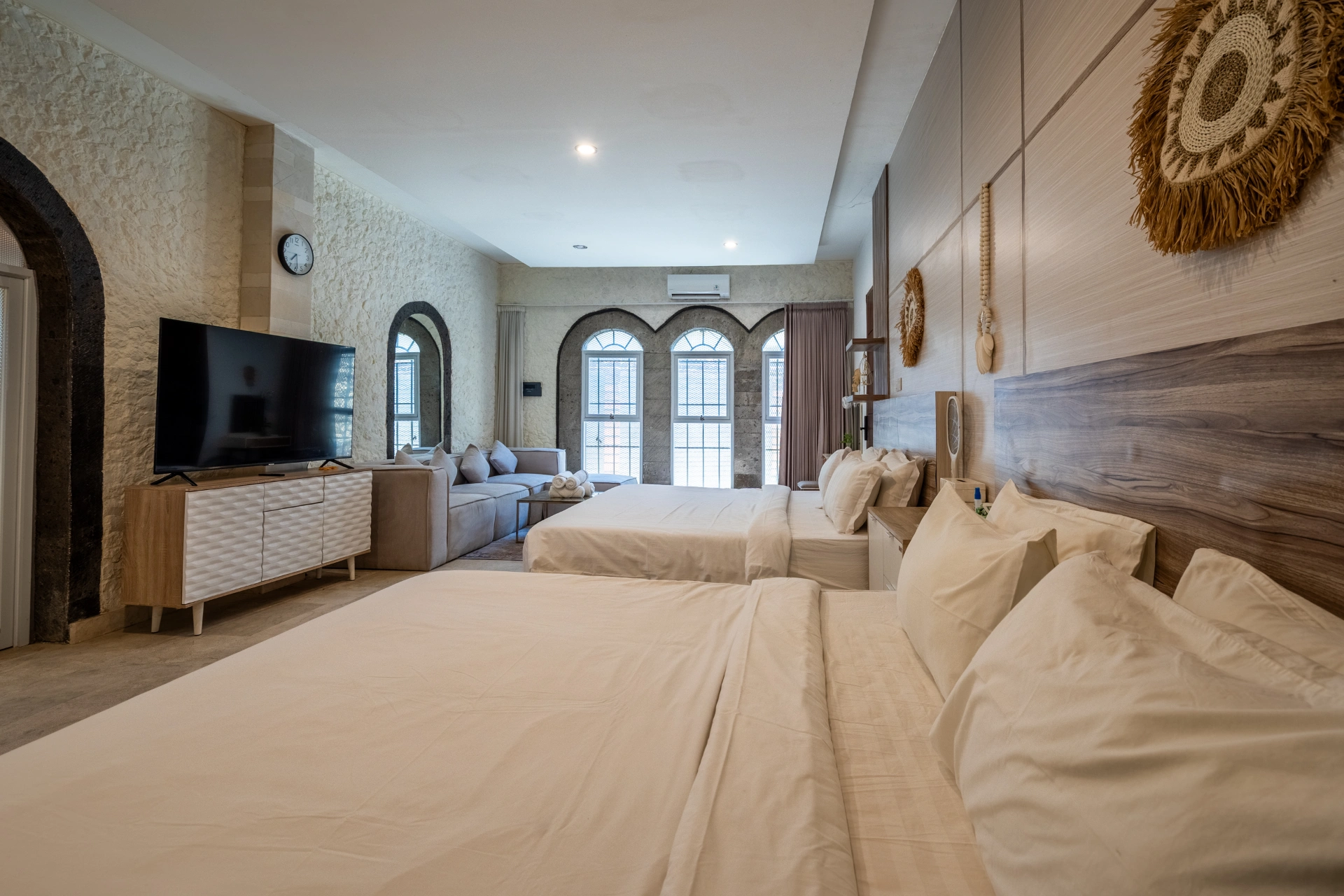 Puri Ratu Jimbaran - 5BR Villa with Pool, Jimbaran, 5-bed villa for rent in Uluwatu – photo 2 of 15