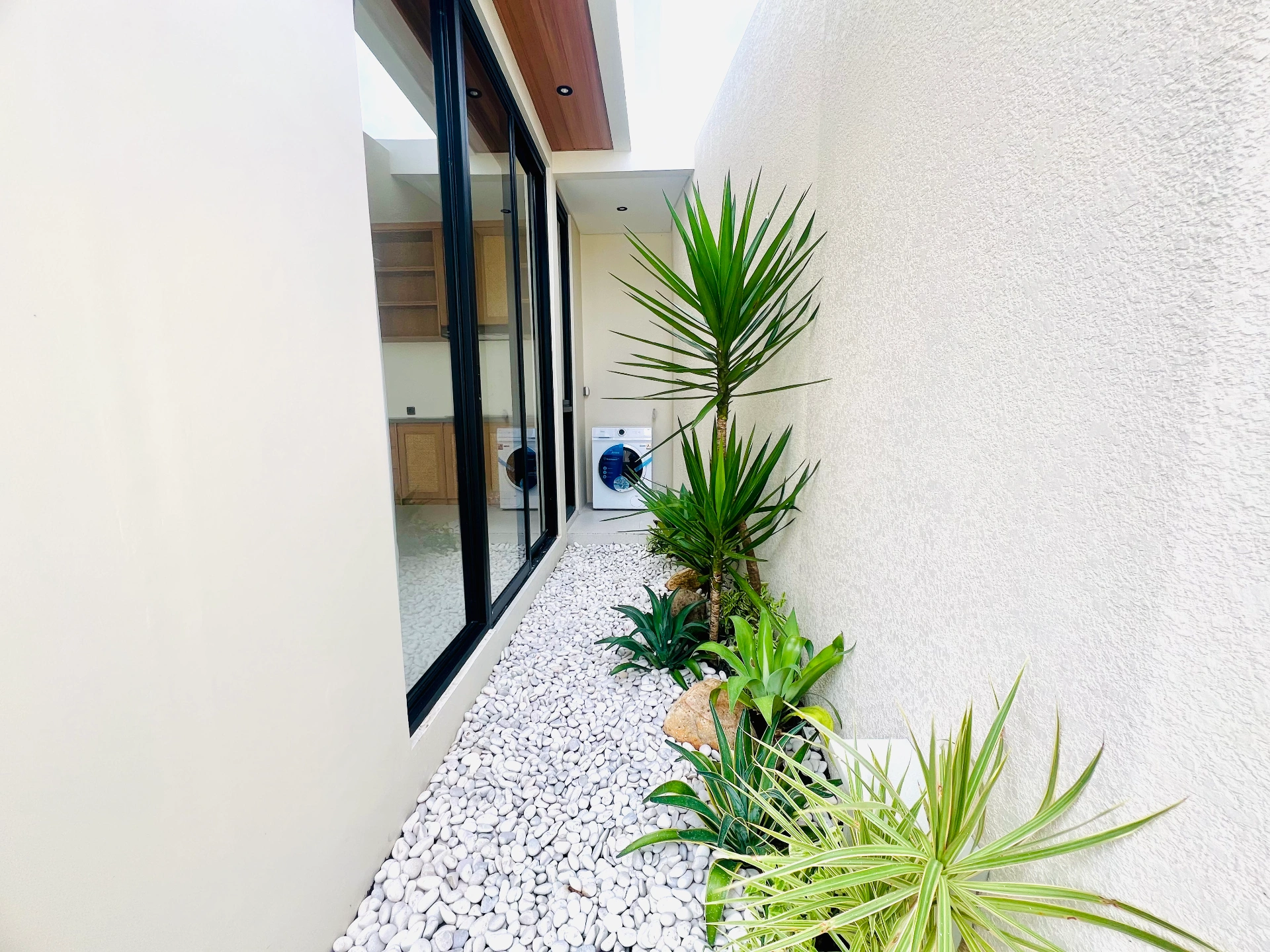 Brand New 2 Bedrooms Villa 2 Minutes Away to Cemagi Beach, 1-bed villa for rent in Seseh – photo 11 of 15