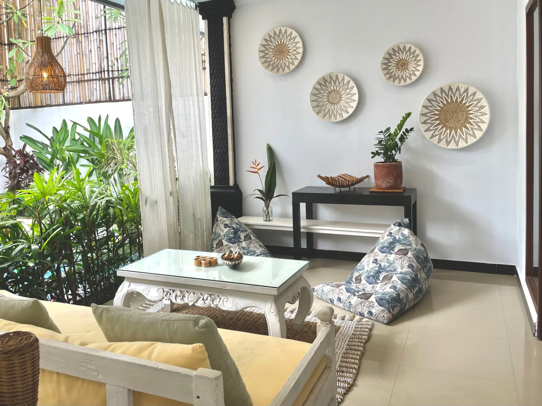 2 bedroom villa in Berawa, 2-bed villa for rent in Canggu – photo 3 of 12