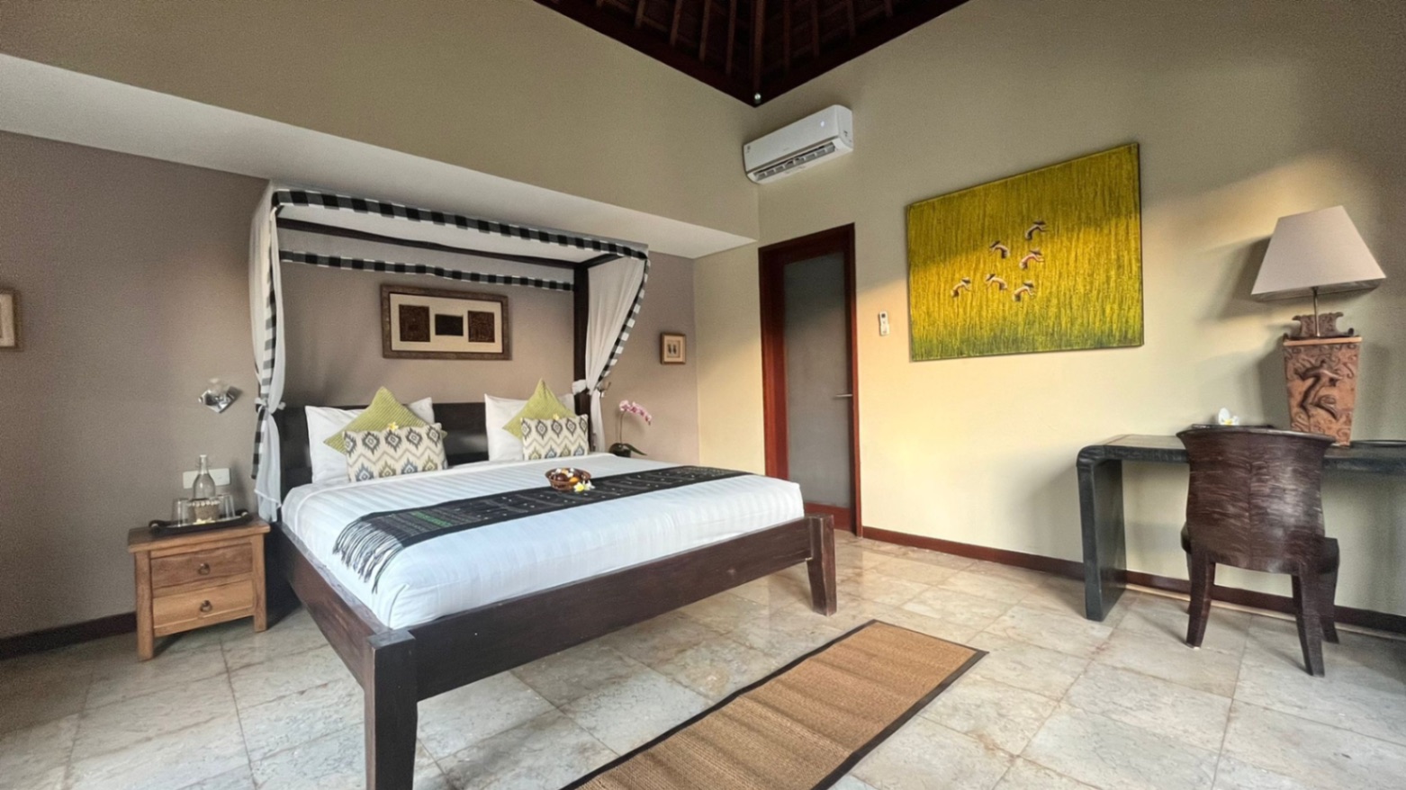 4 Bedroom Ricefield View in Kayu Tulang, 4-bed villa for rent in Canggu – photo 3 of 15