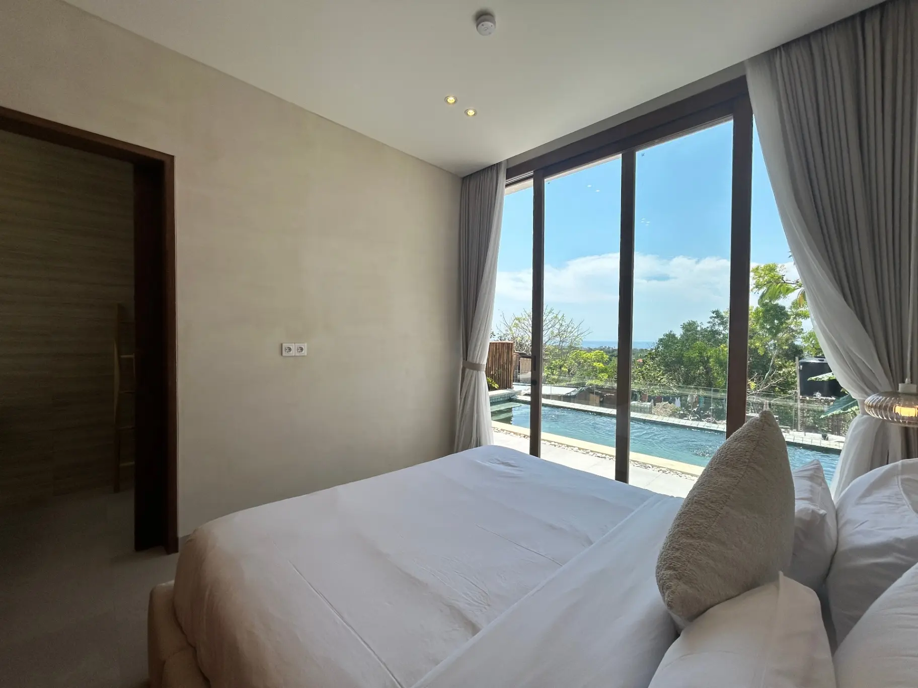 Modern 2BR Villa w/ Ocean Views and Private Pool, 2-bed villa for rent in Uluwatu – photo 14 of 15