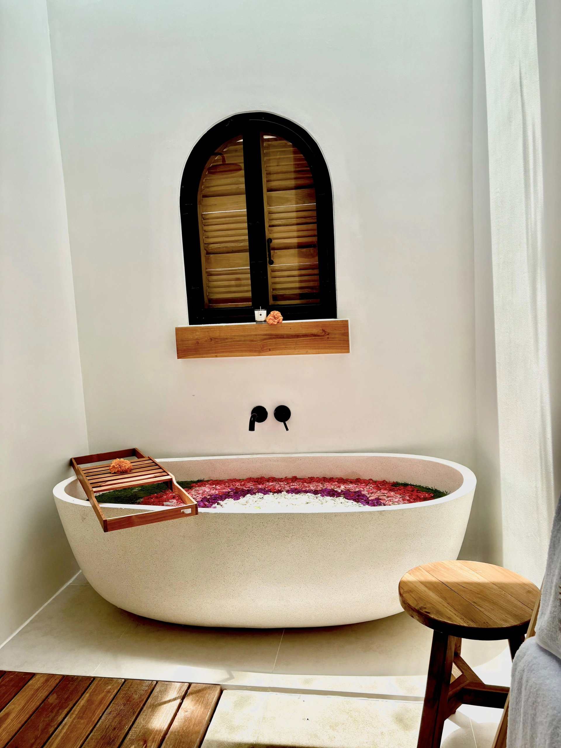Romantic 1BR Pool Villa w Bathtub, BBQ & Lounge | Bingin, 1-bed villa for rent in Uluwatu – photo 13 of 15
