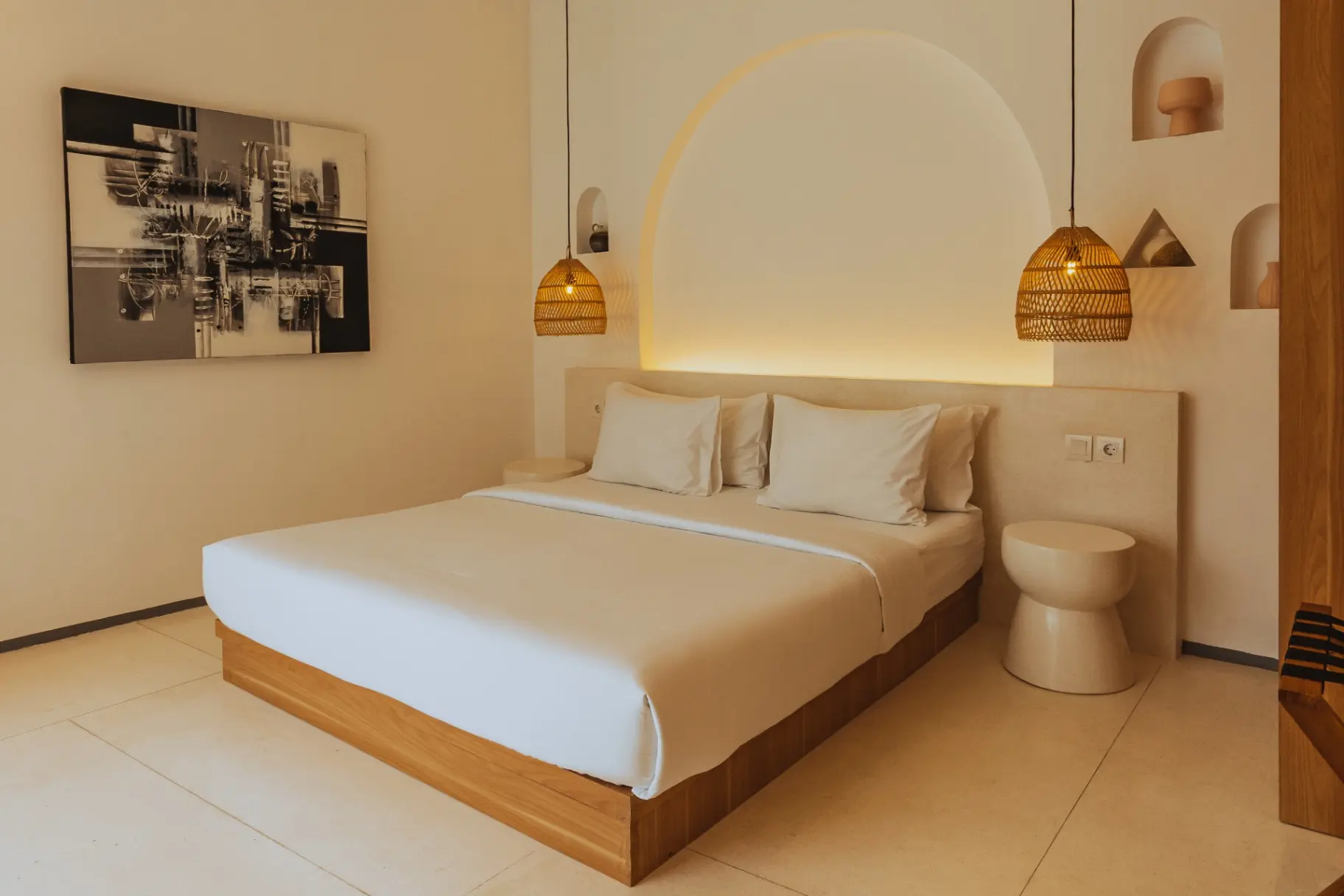 Yahvi - 1BR Mediterranean Central Canggu Stay | Sleek Pool, 1-bed villa for rent in Canggu – photo 4 of 13