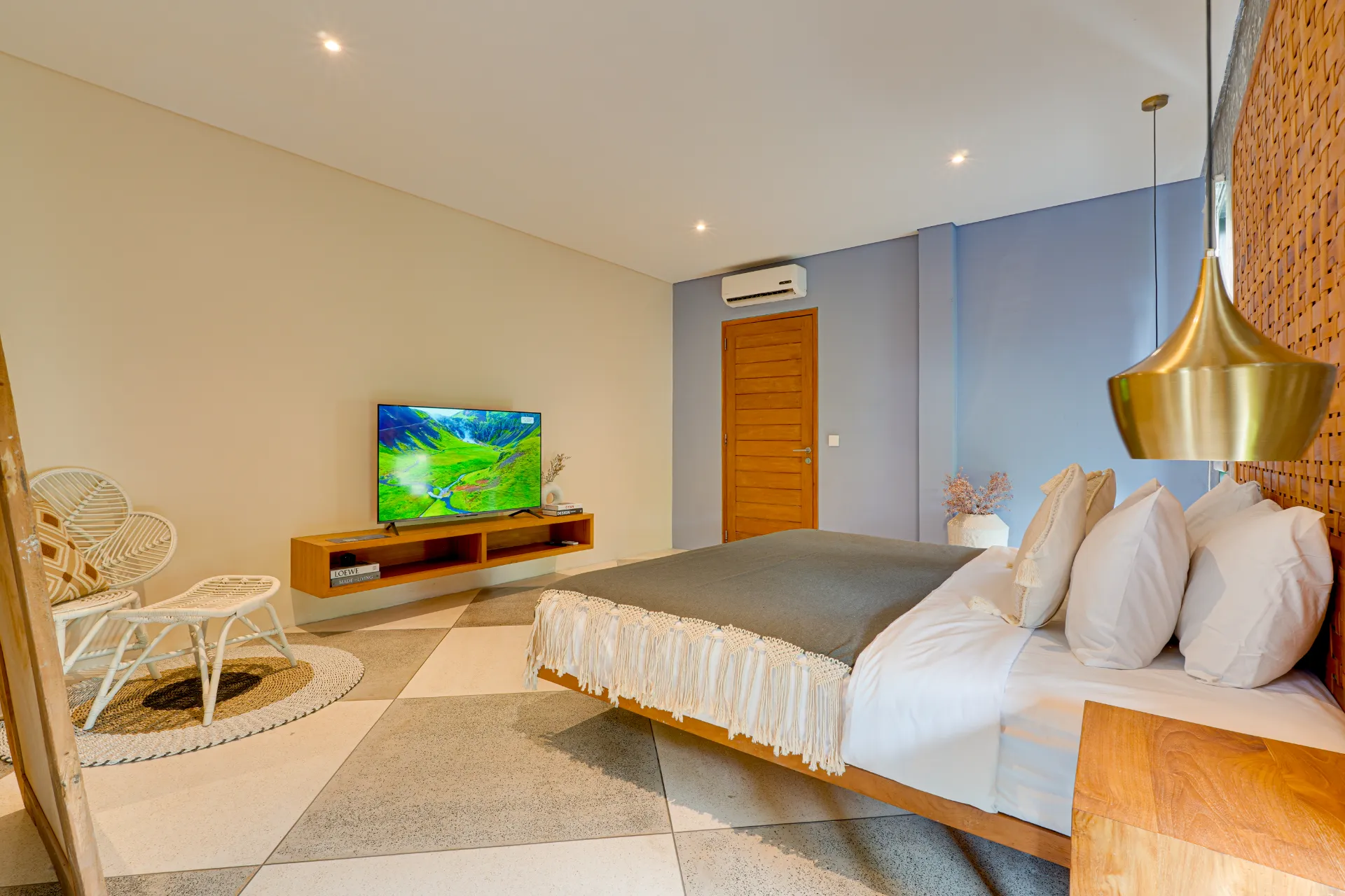 Stylish 2BR Canggu Apartment near Berawa Beach, 2-bed villa for rent in Canggu – photo 10 of 15