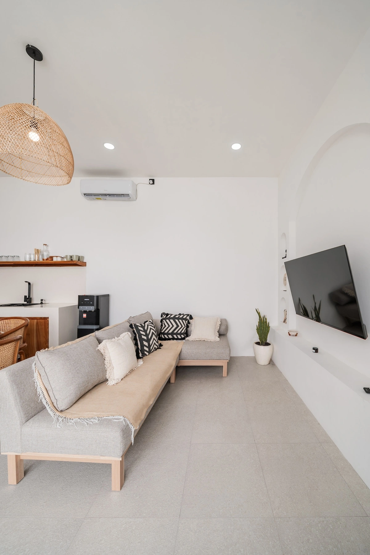 Modern 2BR Villa Saltymoon – 5 Minutes to Balangan Beach, 2-bed villa for rent in Uluwatu – photo 4 of 15