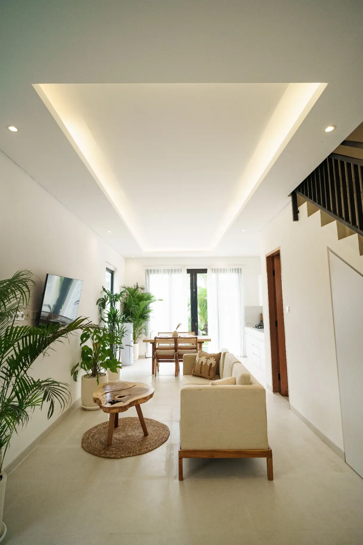 Stylish 2BR Villa in Berawa – Private Pool & Prime Location, 2-bed villa for rent in Canggu – photo 3 of 12