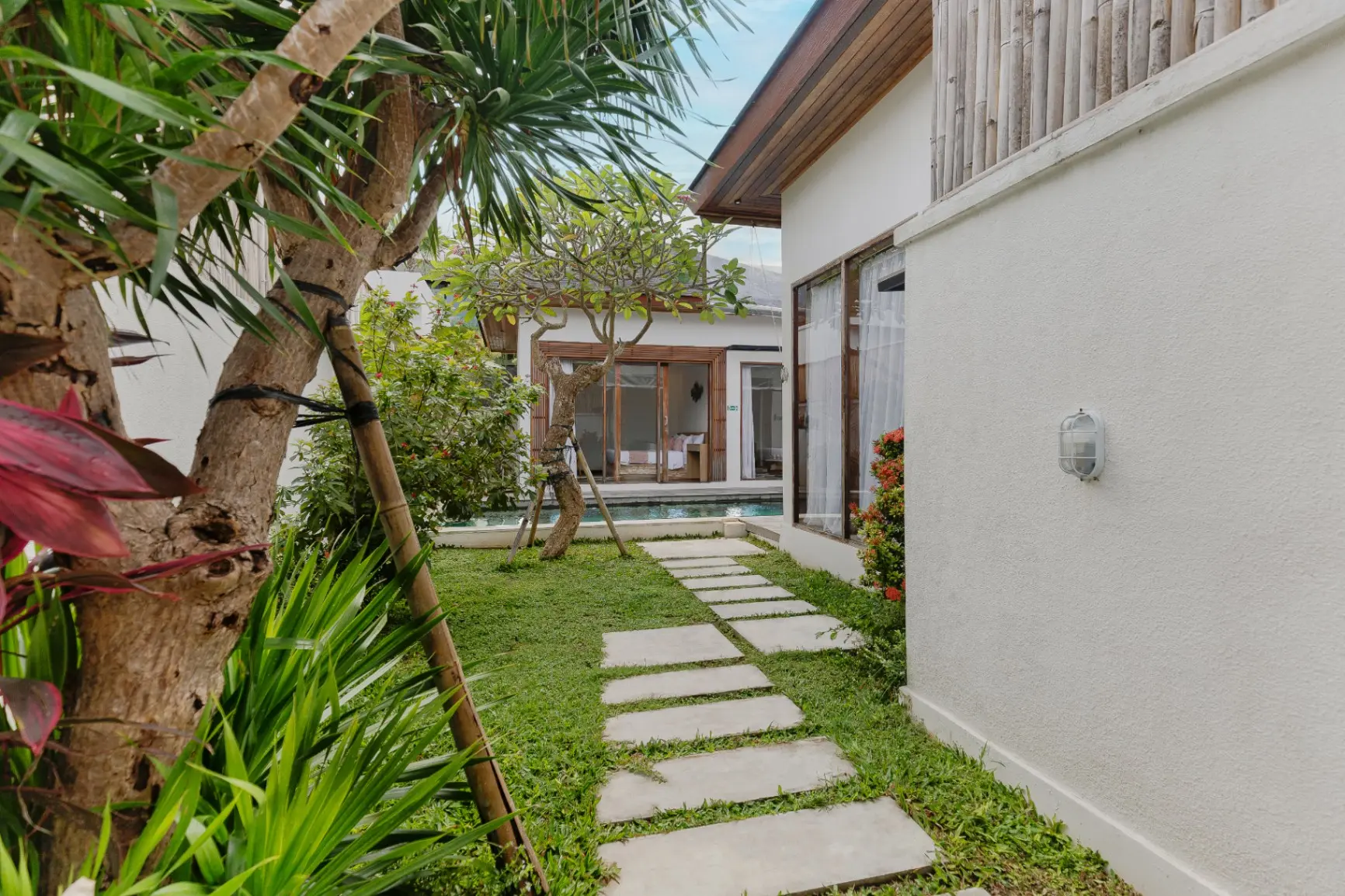 Bernard - Poolside Access & Garden Villa, Uluwatu, 2-bed villa for rent in Uluwatu – photo 9 of 15