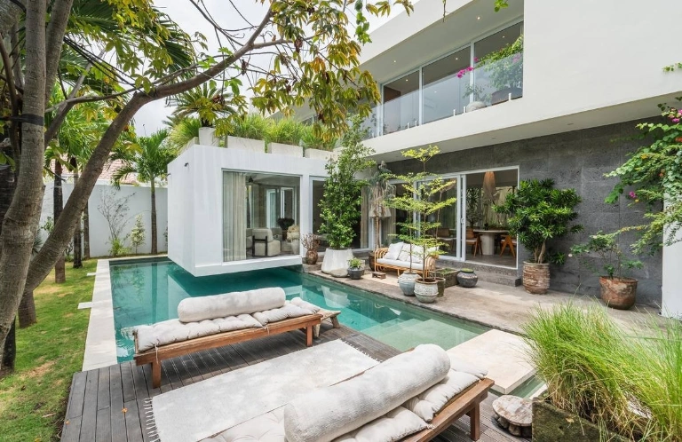 Luxury 3BR Villa with Pool, Sauna & Garden | Villa Manaaki, 3-bed villa for rent in Canggu – photo 5 of 15