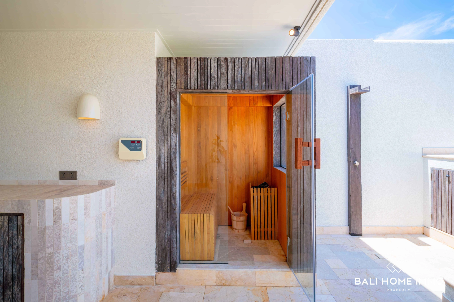 Stylish 2-bedrooms Villa for Rent & Sale with Rooftop Pool, 2-bed villa for rent in Uluwatu – photo 13 of 14