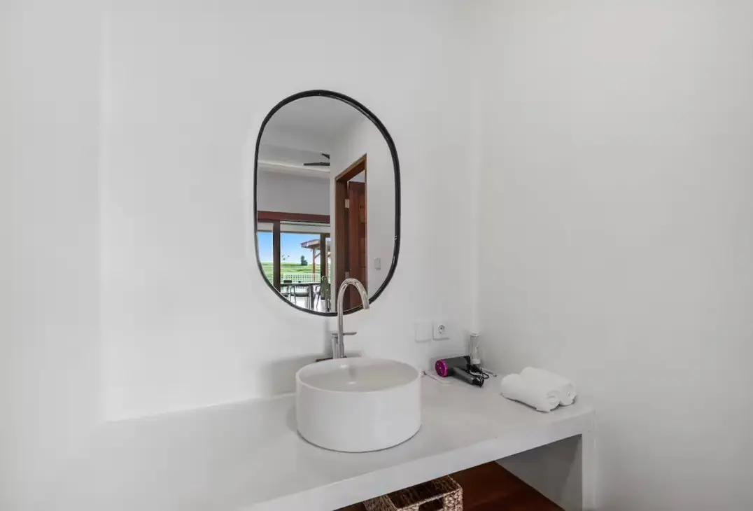 The R Villa Swantika - Rice Field Views, Walk to Obsidian Gym, 2-bed villa for rent in Pererenan – photo 15 of 15
