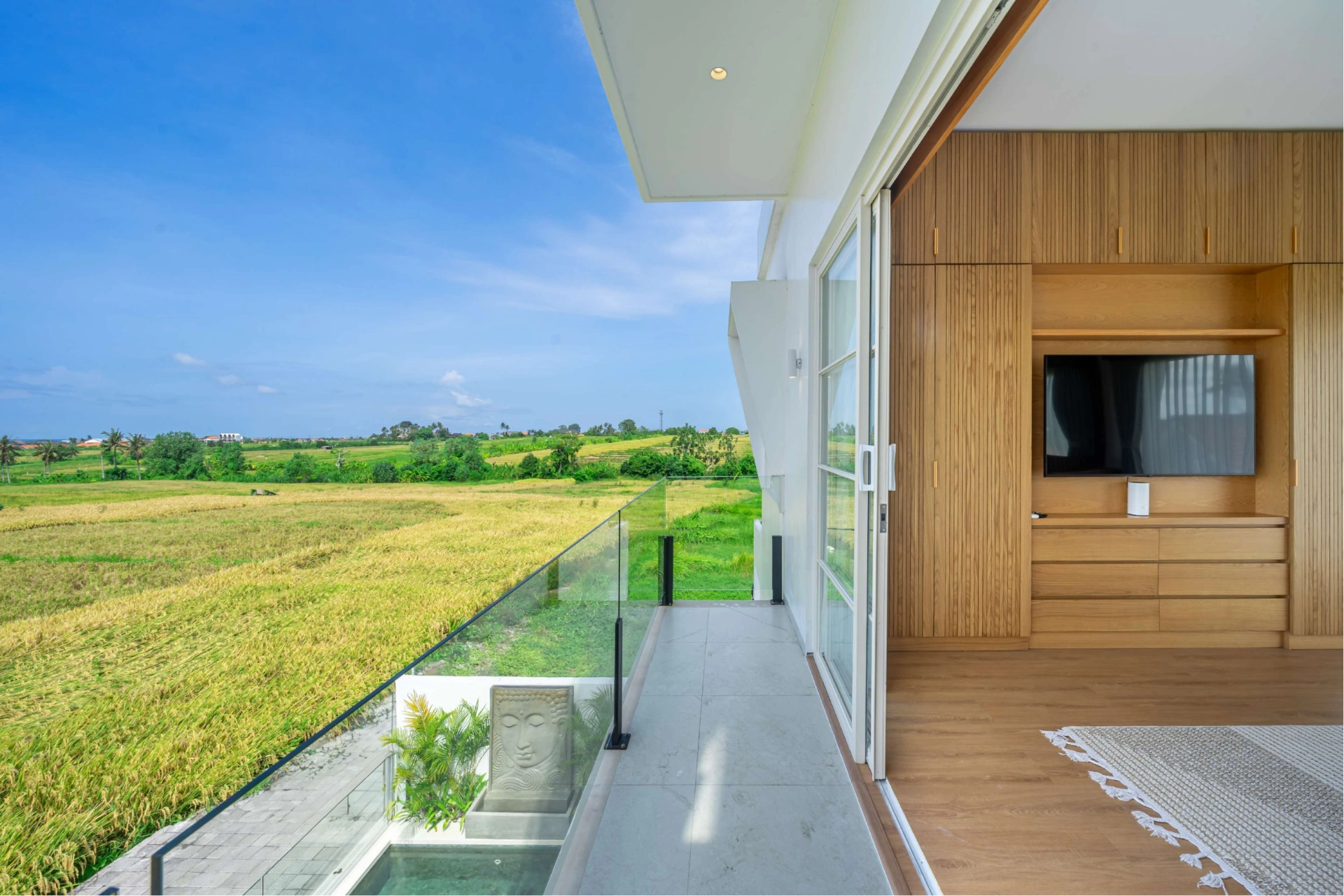 Coastal 2BR Seseh Beach Modern Tropical Masterpiece, 2-bed villa for rent in Seseh – photo 13 of 15