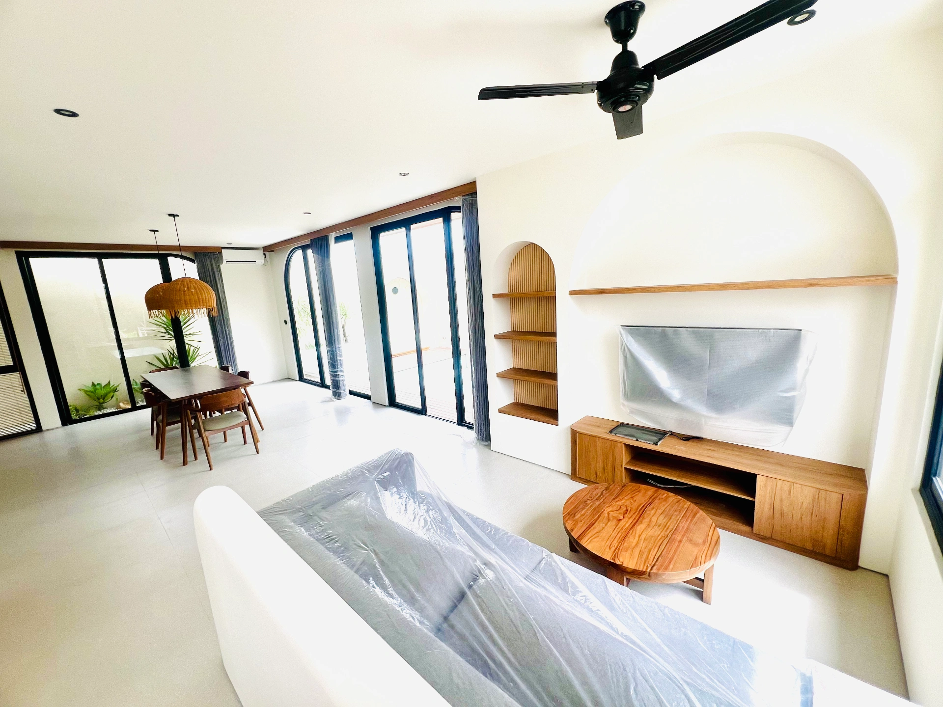 Brand New 2 Bedrooms Villa 2 Minutes Away to Cemagi Beach, 1-bed villa for rent in Seseh – photo 3 of 15