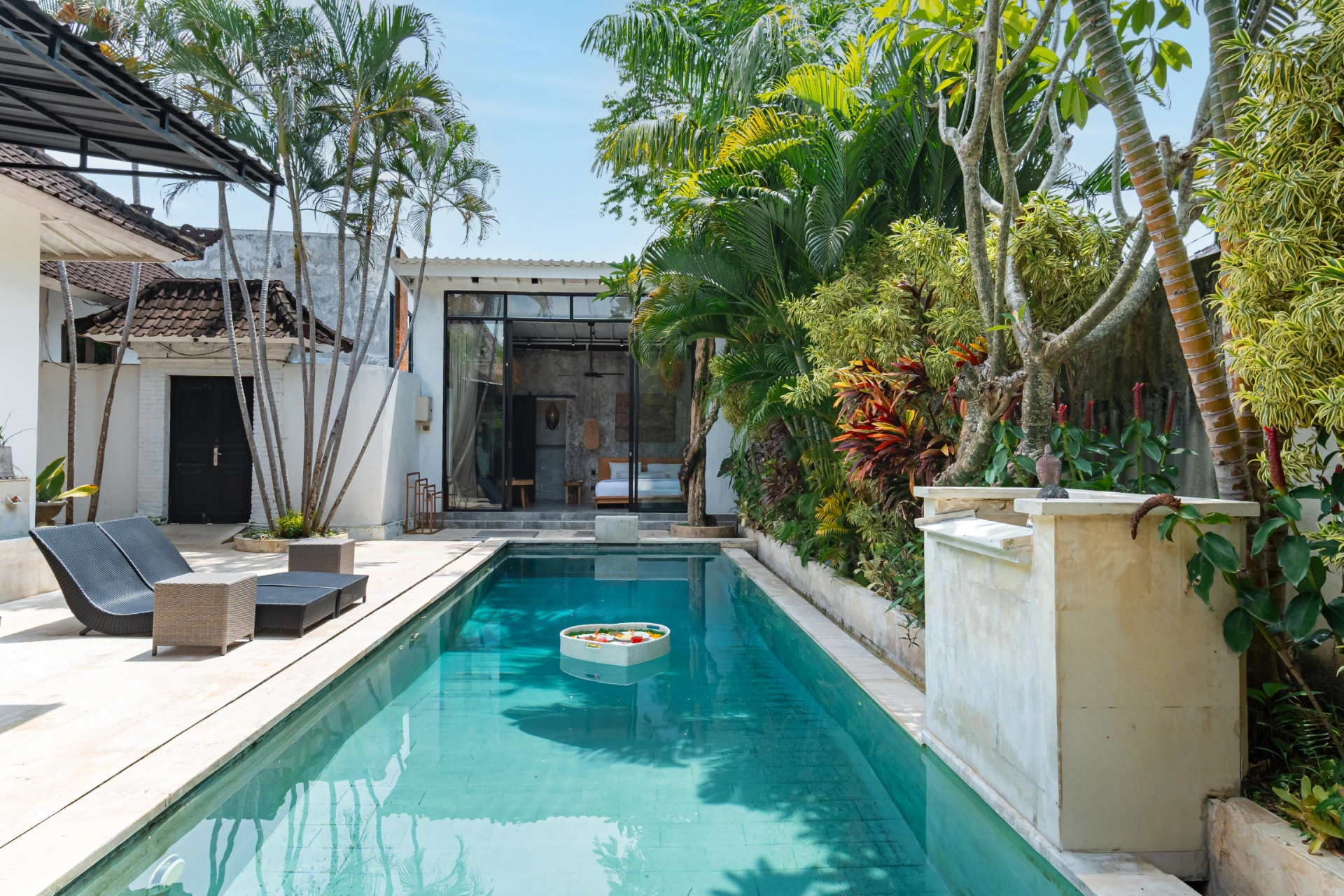 4BR Luxury Pool Villa • 2 Bathtubs • Quiet End Street • Closed Living, 4-bed villa for rent in Seminyak – photo 2 of 12