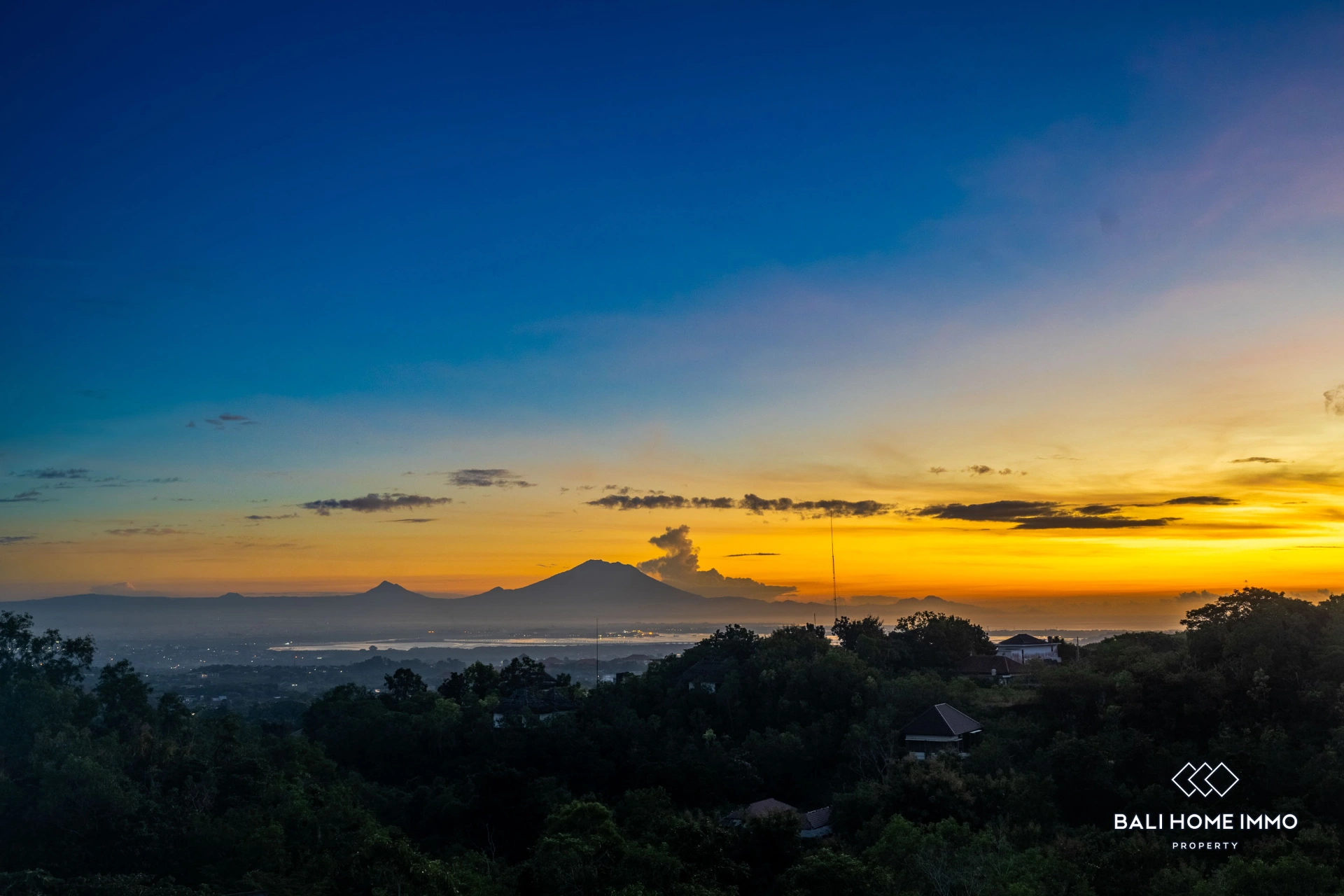 Stunning with Ocean View 3 Bedrooms Villa for Monthly Rental in Ungasan, 3-bed villa for rent in Uluwatu – photo 2 of 15