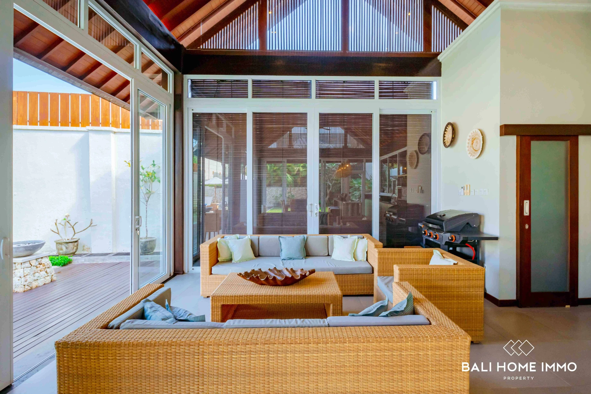 Spacious 4 Bedrooms Villa for Rent in Uluwatu, 4-bed villa for rent in Uluwatu – photo 9 of 15