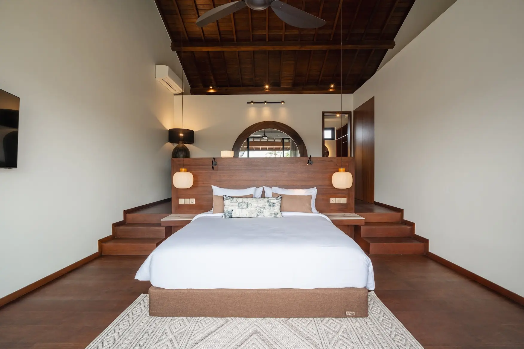 Rocca Bella - Stylish 2BR Loft w/ Pool – Canggu, 2-bed villa for rent in Canggu – photo 4 of 15