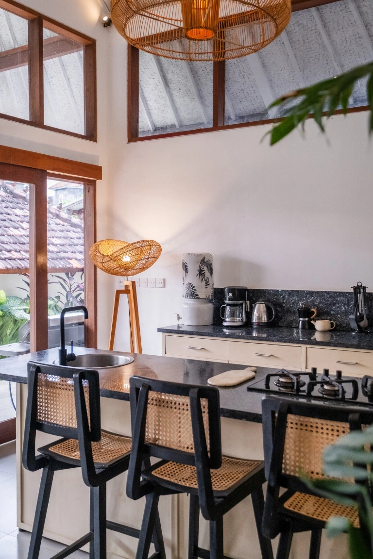 Private 3-bedroom Tropical Villa with Huge Garden, Cold Plunge & Infinity Pool, 3-bed villa for rent in Canggu – photo 12 of 15