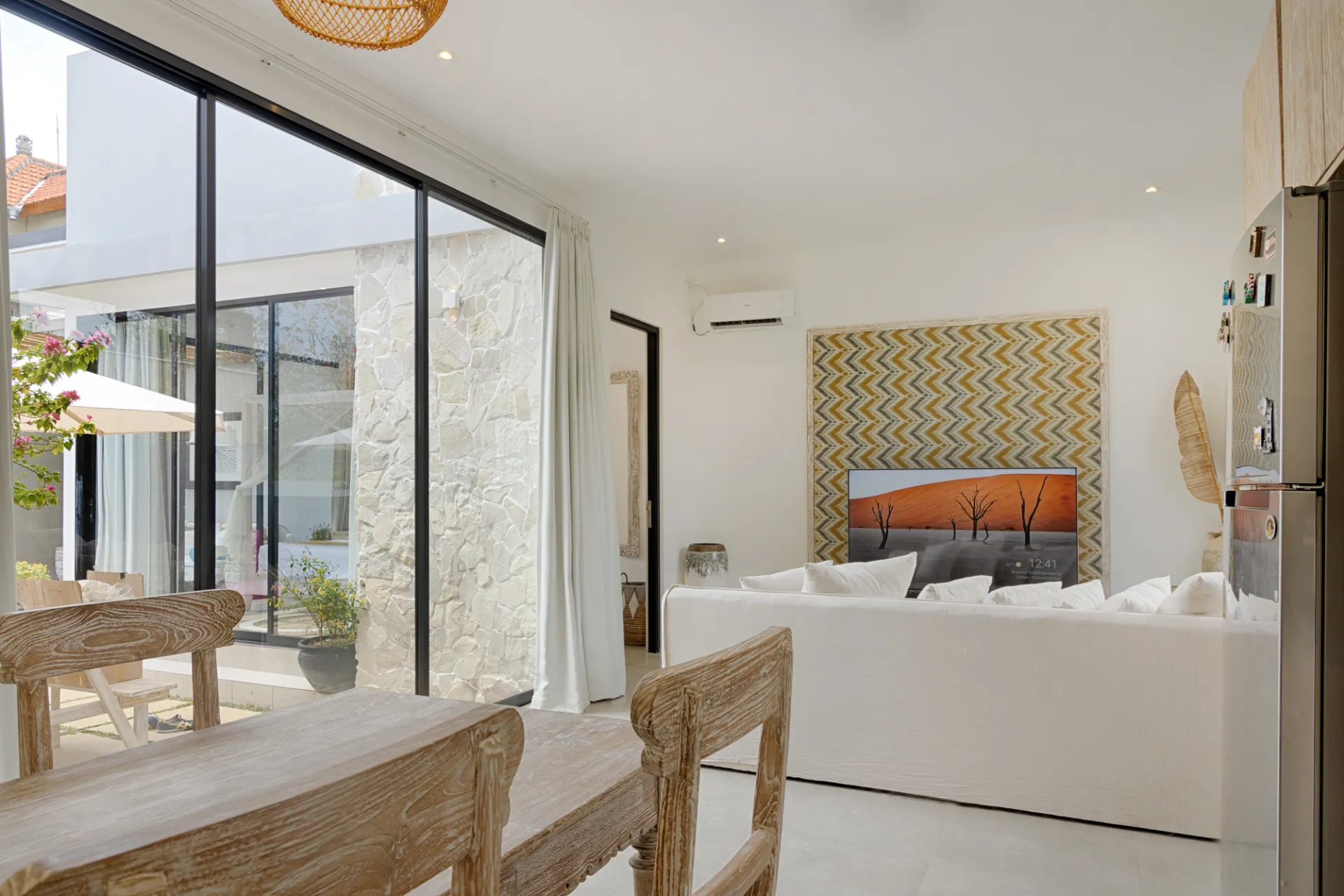 The Art-Inspired 2BR Modern Villa with Private Pool near Melasti Beach, 2-bed villa for rent in Uluwatu – photo 8 of 15