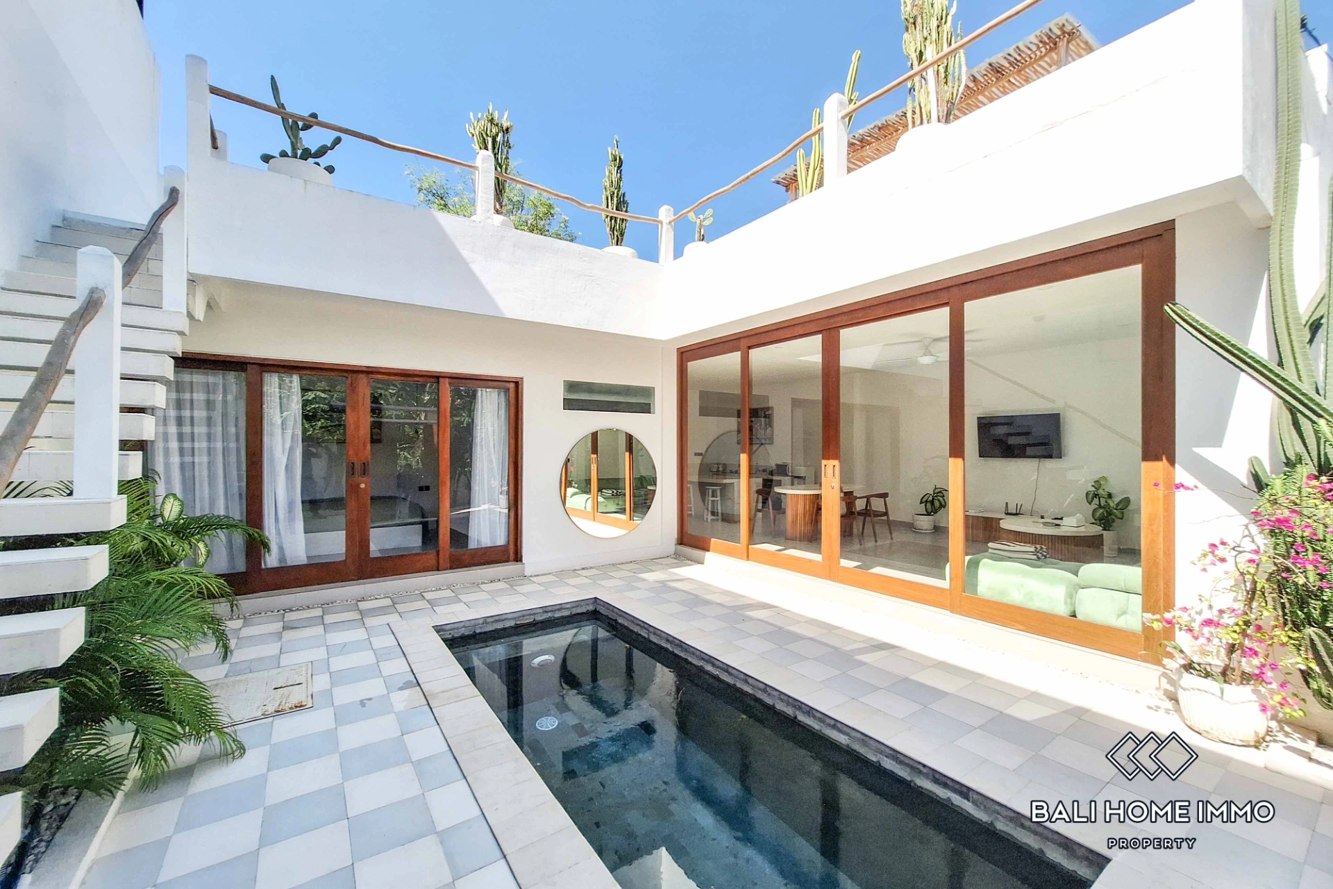1 Bedroom Villa with Rooftop in Tumbak Bayuh Bali, 1-bed villa for rent in Pererenan – photo 8 of 11