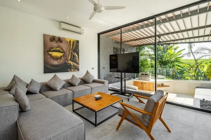Villa For Rent 5 Bed In Pererenan,Badung Bali, 5-bed villa for rent in Pererenan – photo 3 of 15