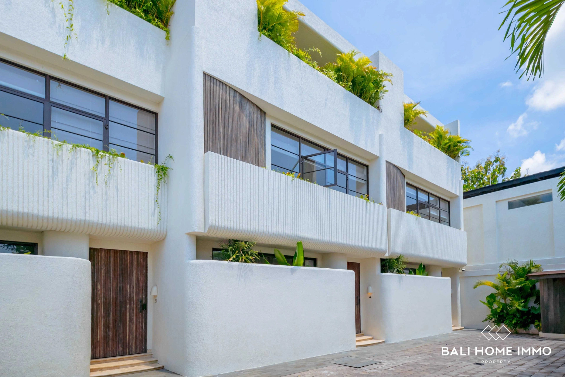 Stylish 2-bedrooms Villa for Rent & Sale with Rooftop Pool, 2-bed villa for rent in Uluwatu – photo 2 of 14