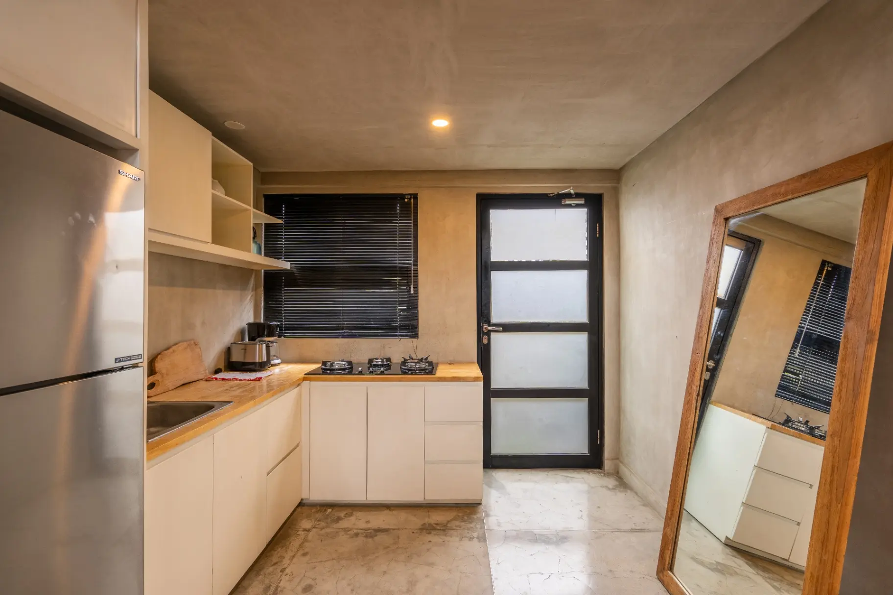 Berawa 2 - 1BR Central Canggu Modern Loft – Pool & BBQ Access, 1-bed villa for rent in Canggu – photo 11 of 15