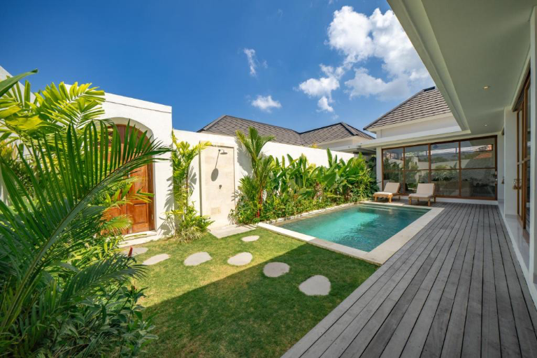 Stunning Pererenan Villa – Beach, Cafés & Canggu at Your Doorstep, 3-bed villa for rent in Pererenan – photo 11 of 15