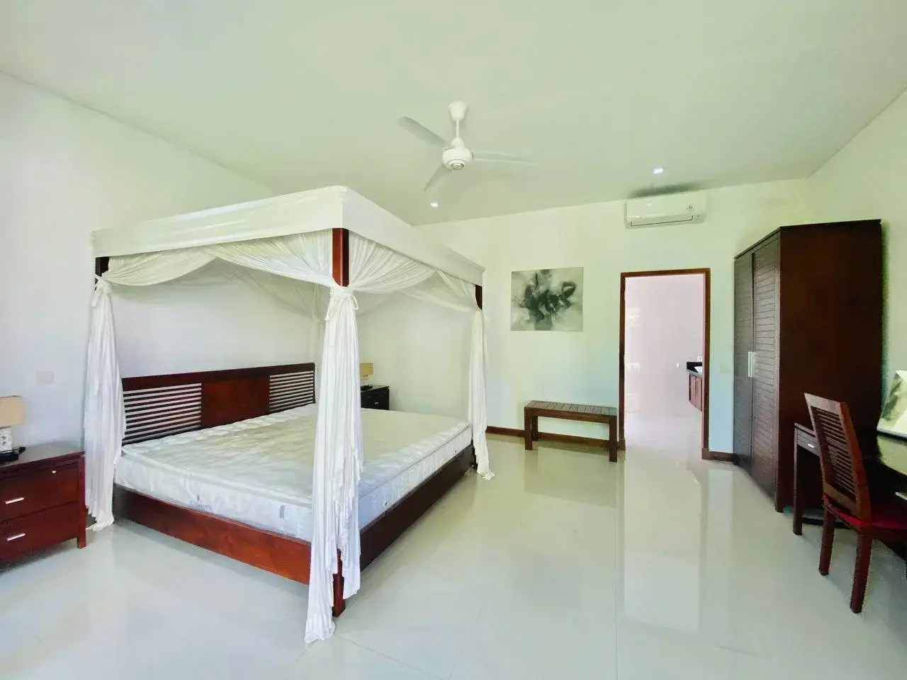3 Bedrooms Brand New Villa in Berawa, 3-bed villa for rent in Canggu – photo 10 of 15