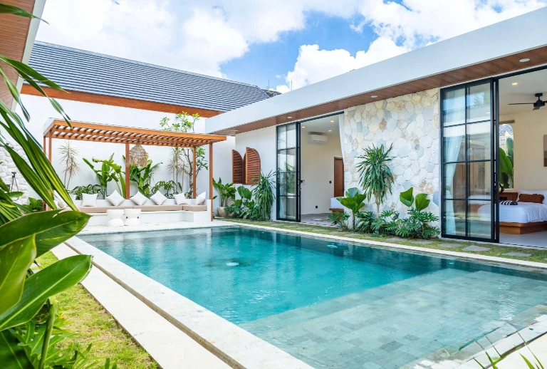 4 Bedroom Luxury Villa for Monthly and Yearly in Kerobokan, 4-bed villa for rent in Seminyak – photo 2 of 15