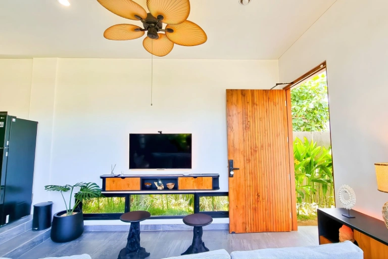 Modern 3BR Work-Friendly Villa in Umalas Quiet Area Near Canggu, 3-bed villa for rent in Canggu – photo 3 of 14