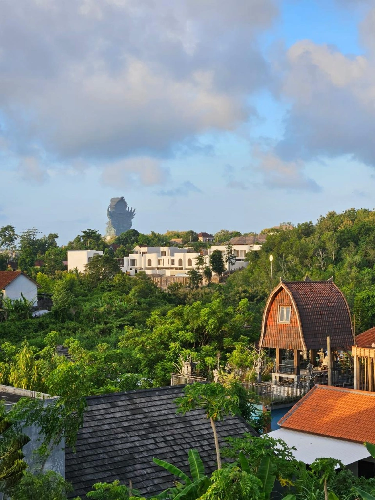 Stylish 3BR Guesthouse in Ungasan - Perfect for Family & Groups, 3-bed villa for rent in Uluwatu – photo 10 of 12