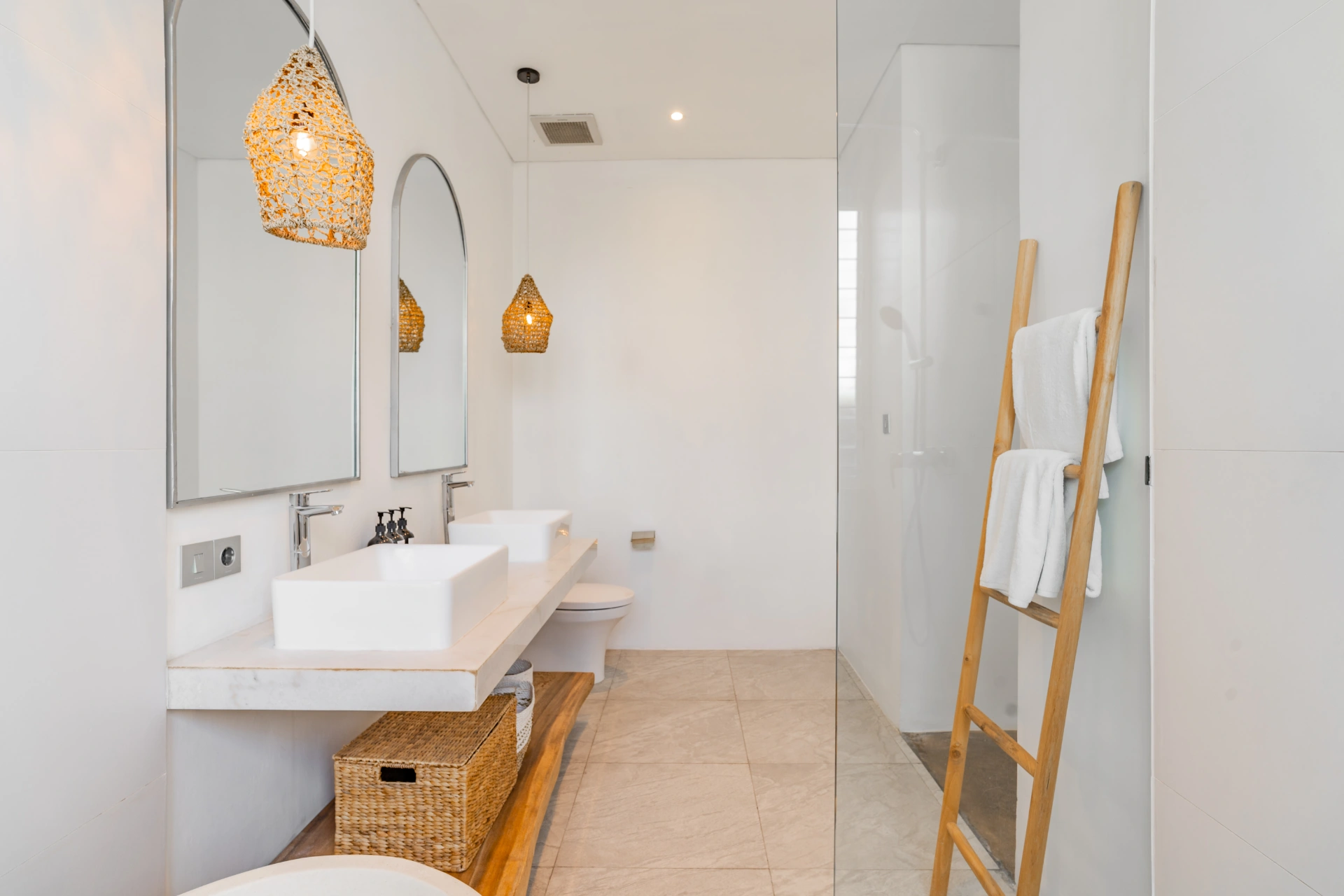 Beach Bliss Retreat : Stylish Modern 3BR Villa in Canggu, 3-bed villa for rent in Canggu – photo 5 of 15