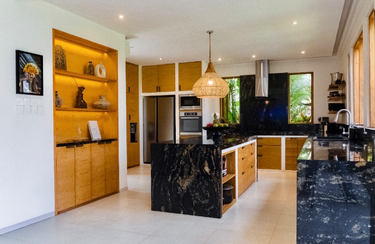 Private 4-Bedroom Villa in Kaba-Kaba, Bali | Quiet, luxurious living, 4-bed villa for rent in Seseh – photo 2 of 15