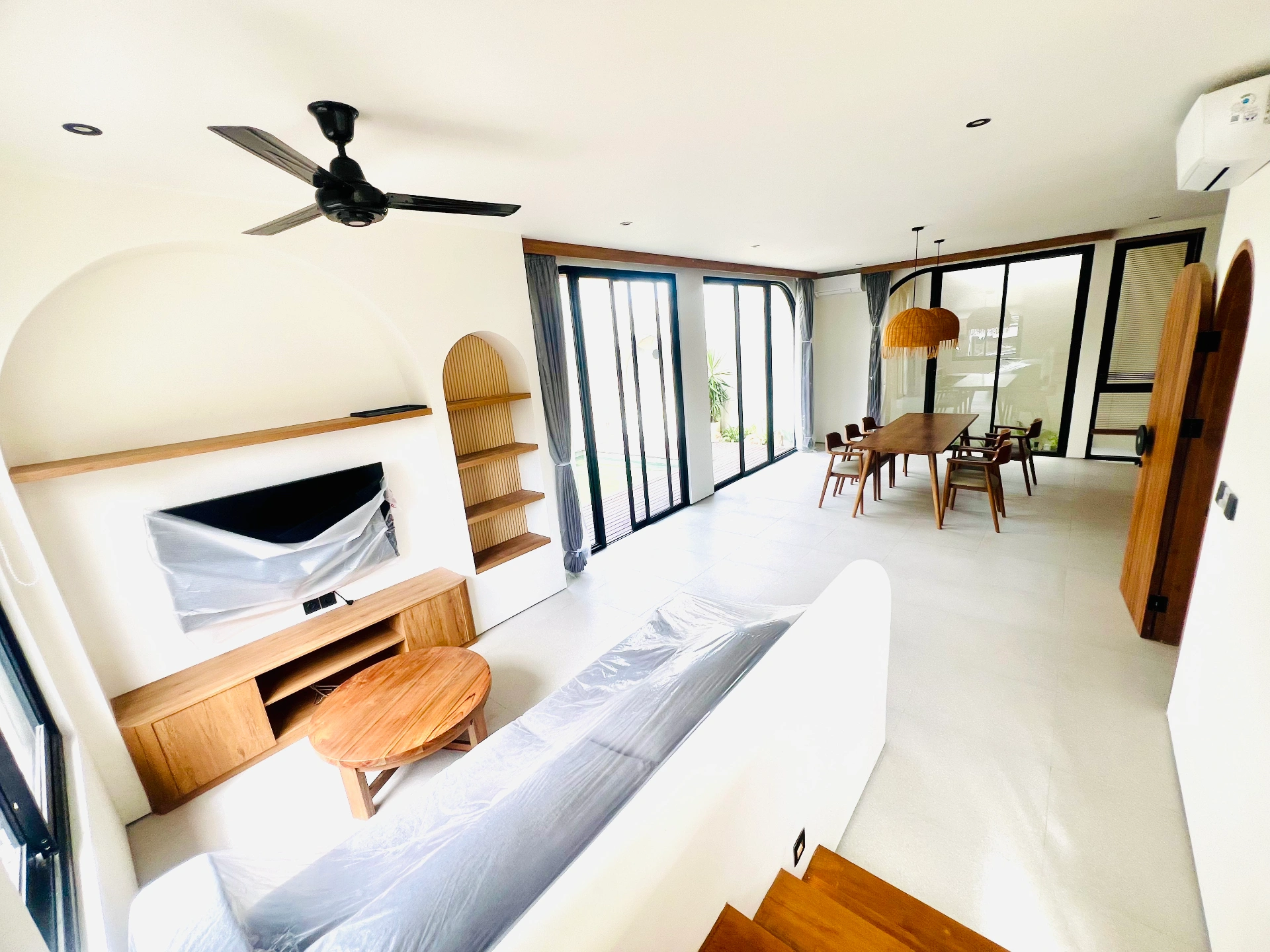 Brand New 2 Bedrooms Villa 2 Minutes Away to Cemagi Beach, 2-bed villa for rent in Seseh – photo 2 of 15