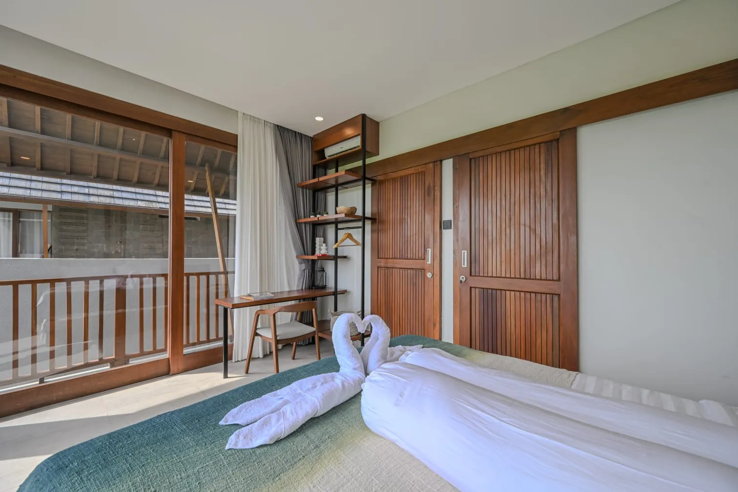 Villa Mahadira - Modern 2-Bedroom Villa with Rice Field & Ocean View, 2-bed villa for rent in Tabanan – photo 9 of 15