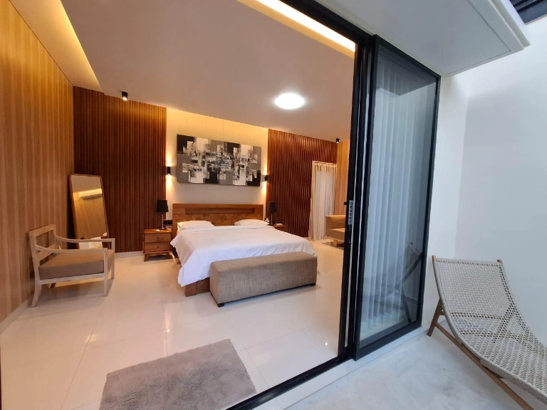Live the Bali Dream: Stylish 2BR Villa with Pool & Garden, 2-bed villa for rent in Canggu – photo 6 of 11