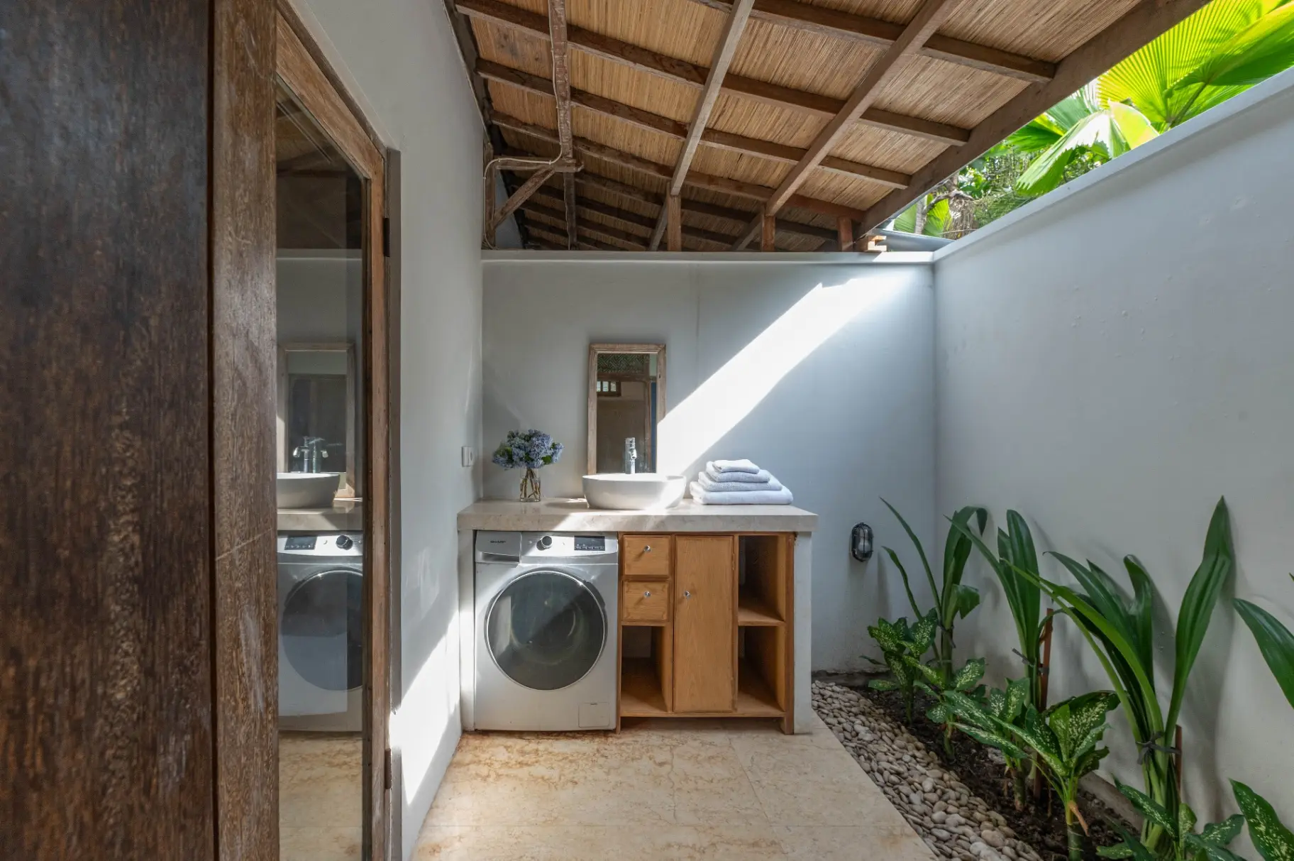 Villa Anne - Charming Joglo-Style Villa with Huge Garden in the Heart of Berawa, 2-bed villa for rent in Canggu – photo 3 of 15