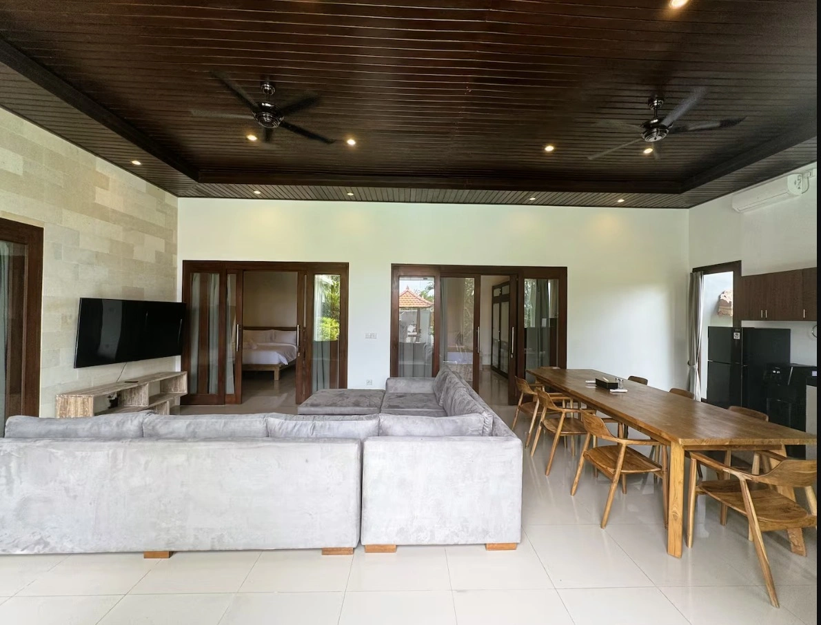 4BR Villa for Rent at Batubolong, Canggu, 4-bed villa for rent in Canggu – photo 11 of 12