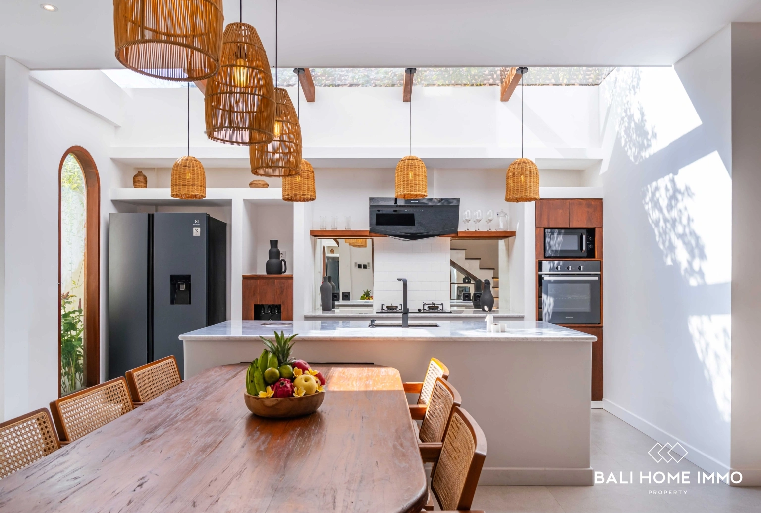 Brand new 3 bedroom villa in the heart of Berawa, 3-bed villa for rent in Canggu – photo 6 of 15