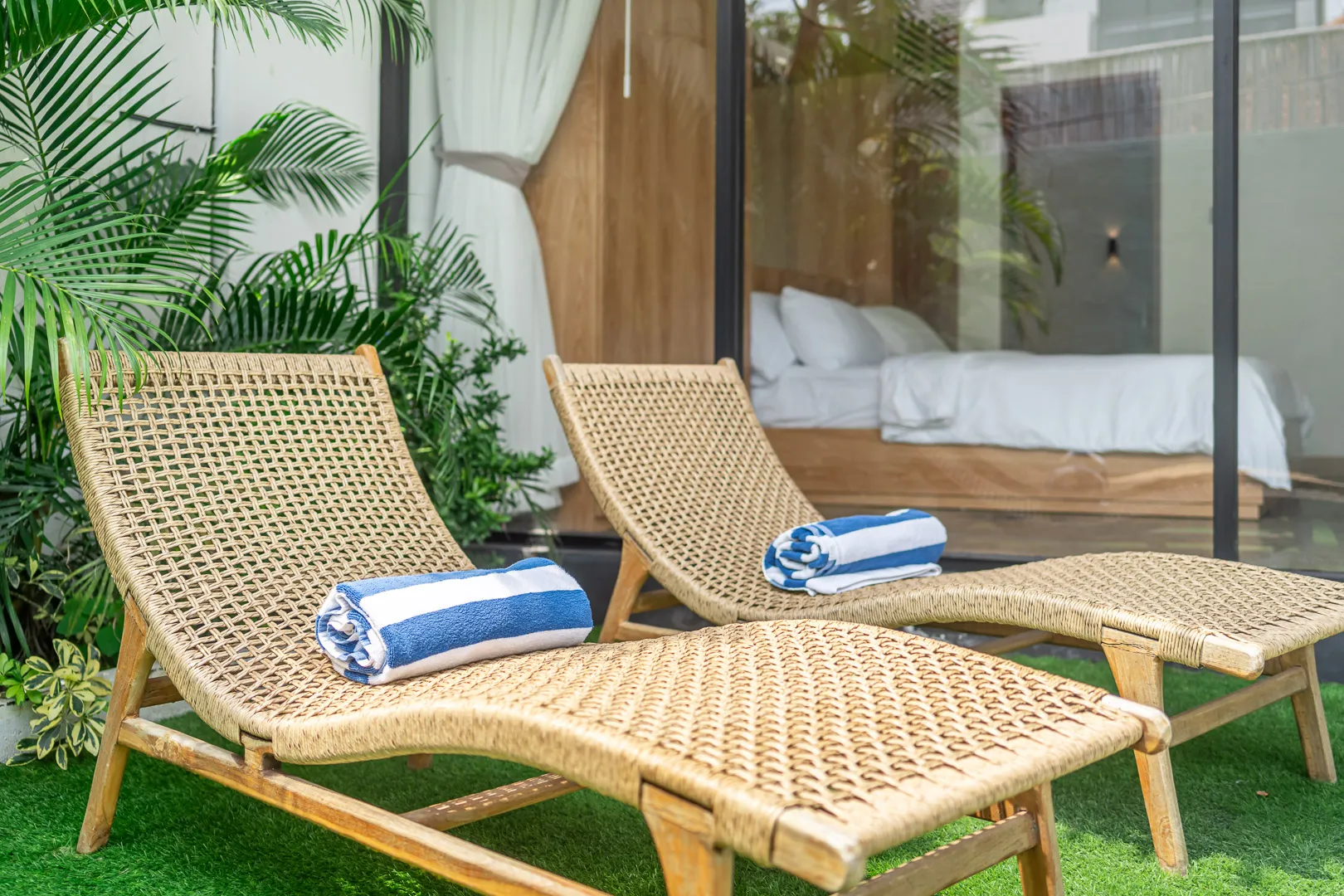 3BR Luxury Villa with Jacuzzi and Garden between Canggu and Umalas, 3-bed villa for rent in Canggu – photo 6 of 15