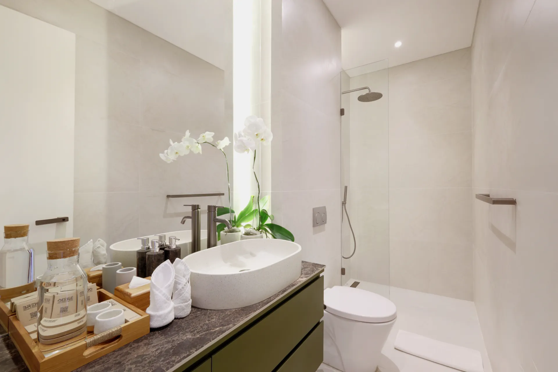 Minimalist Modern Oasis III Townhouses Berawa 2-bedrooms! 2mins to Berawa Beach, 2-bed villa for rent in Canggu – photo 14 of 15