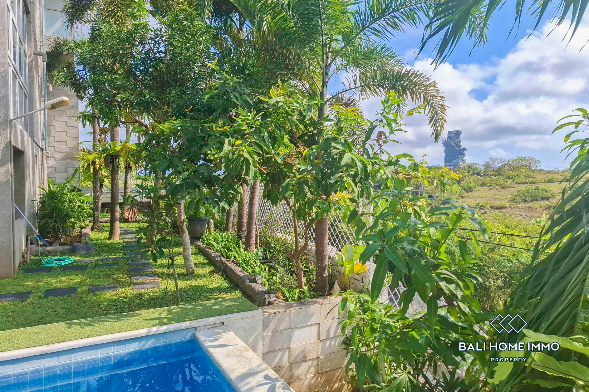 Spacious 4 Bedrooms Ocean View Villa for Rent & Sale in Ungasan, 4-bed villa for rent in Uluwatu – photo 3 of 15
